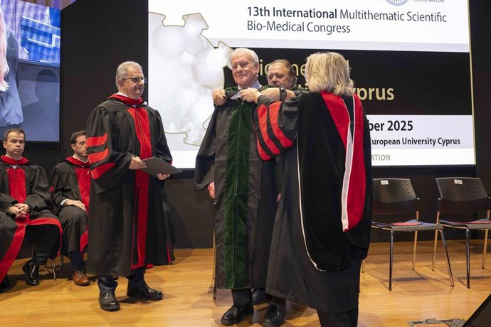 Chipre condecora a Valentín Fuster con el título de doctor 'honoris causa' y el Premio Presidencial de Honor