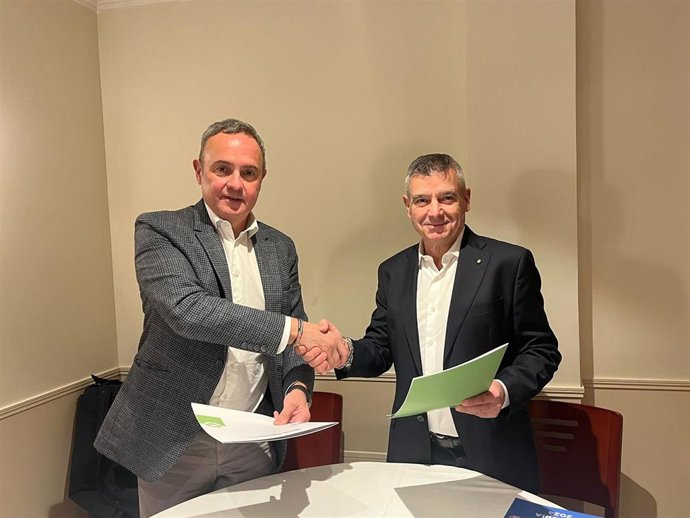 Firma del acuerdo entre Gremi de Garatges y Barcelona Oberta.