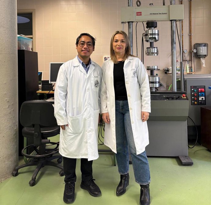 Los investigadores Floyd Rey y Dolores Eliche.