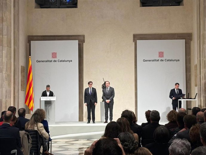 El presidente de la Generalitat, Salvador Illa, y el conseller de Justicia y Calidad Democrática, Ramon Espadaler, en el Día de la Justicia celebrado en el Palau de la Generalitat este lunes