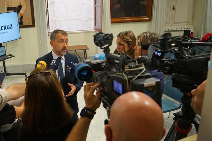 El alcalde de Santa Cruz de Tenerife, José Manuel Bermúdez, atiende a los medios de comunicación