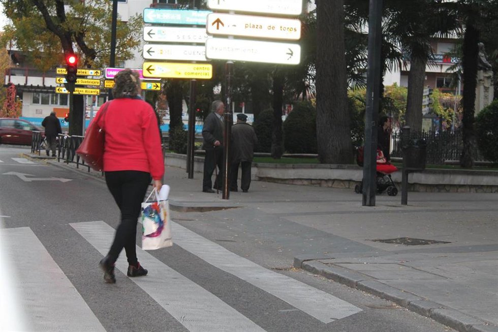 Archivo - PEATÓN, CALLE, GUADALAJARA, COMPRAS