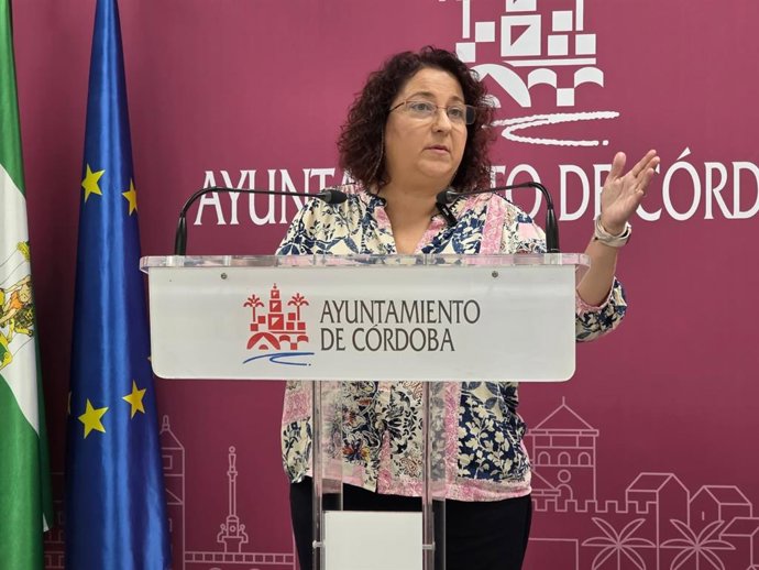 La concejala del PSOE en el Ayuntamiento de Córdoba Alicia Moya en rueda de prensa.