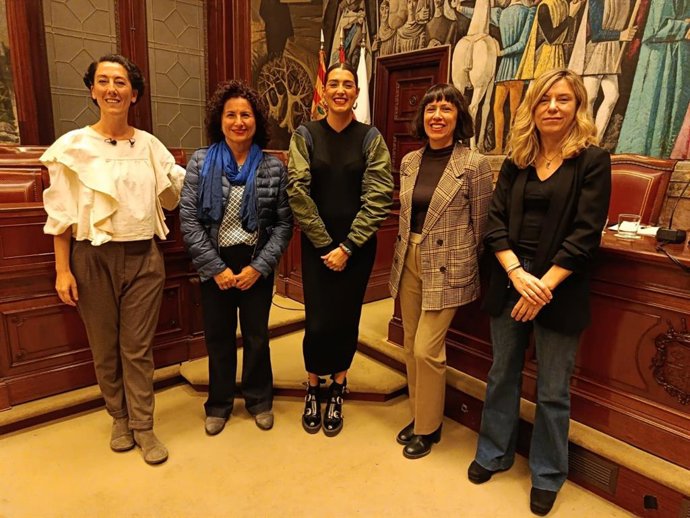 La jornada "Verdad, justicia y reparación a escena. La cultura al servicio de la memoria", en el antiguo Salón de Plenos de la Diputación de Zaragoza