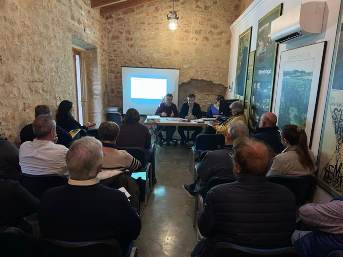 El conseller de Agricultura, Pesca y Medio Natural, Joan Simonet, en la reunión de la Junta Rectora del Parque Natural de Mondragó.