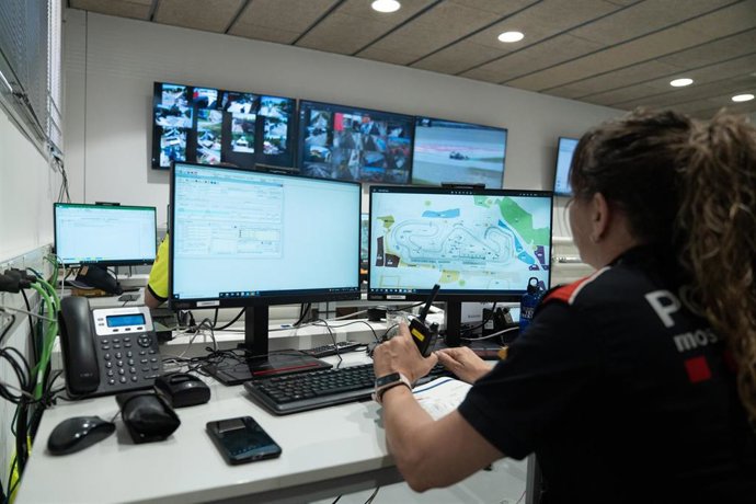 Archivo - Una agente de los Mossos d'Esquadra.