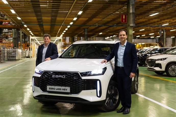 Archivo - El ceo de Ebro Motors, Pedro Calef, y el presidente de Ebro EV Motors, Rafael Ruiz.