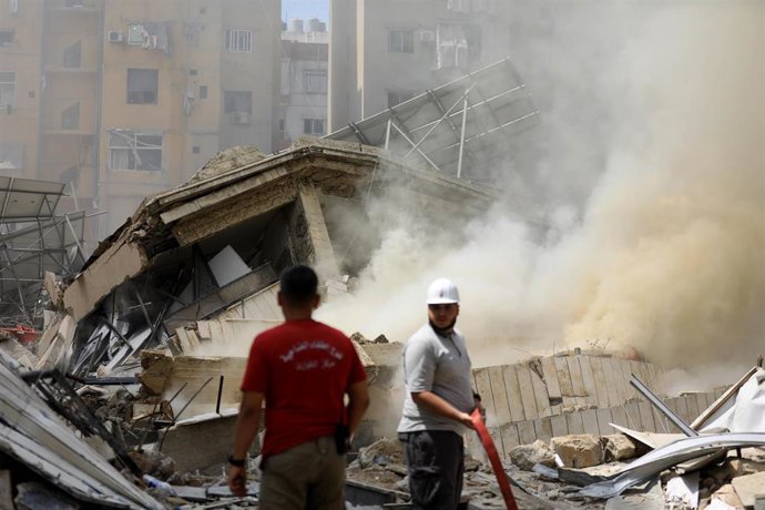 Archivo - Imagen de archivo de un edificio derrumbado tras un ataque de Israel contra Líbano.