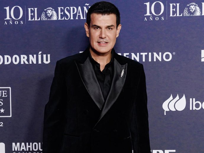 El diseñador Alejandro de Miguel posa durante la celebración del X aniversario de El Español