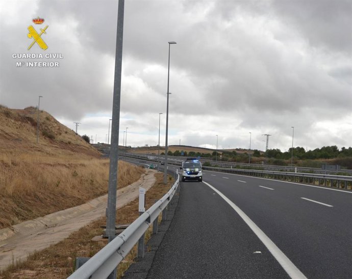 Vehículo de la Guardia Civil en una carretera de la provincia de Toledo.