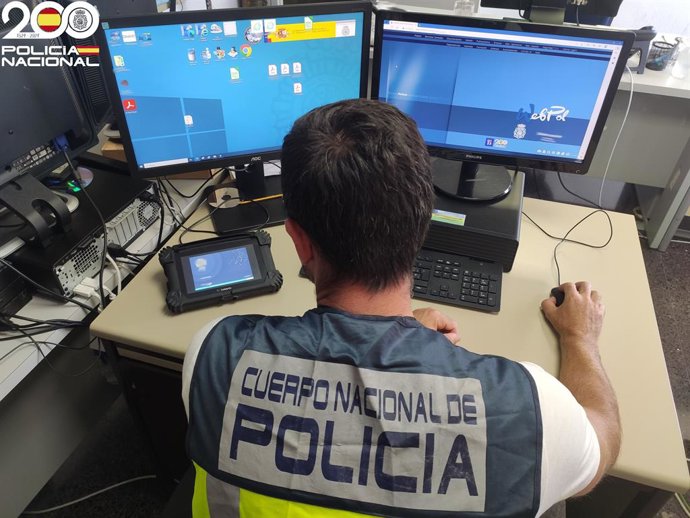 Archivo - La Policía Nacional Recupera Cerca De 360.000 Euros De Estafas A Ciudadanos En Palma.