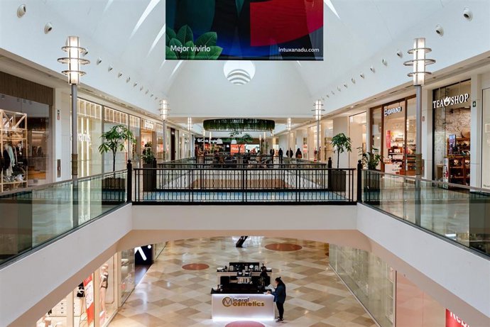 Intu Xanadú se transforma en un escenario musical futurista para celebrar el Black Friday.