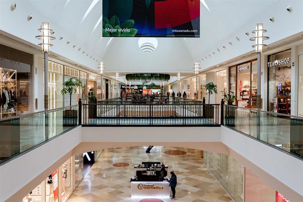 Intu Xanadú se transforma en un escenario musical futurista para celebrar el Black Friday.