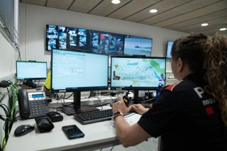 Archivo - Una agent dels Mossos d'Esquadra