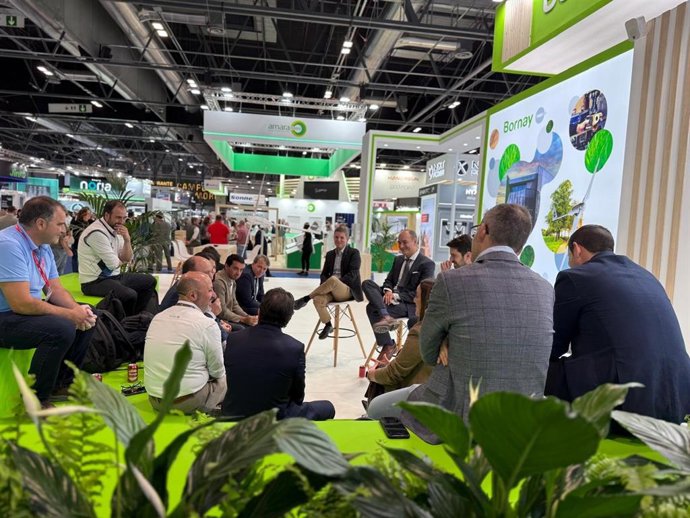 Proyectos eficientes de autoconsumo o gestión inteligente de energía pasan por el 'stand' de Bornay en Genera