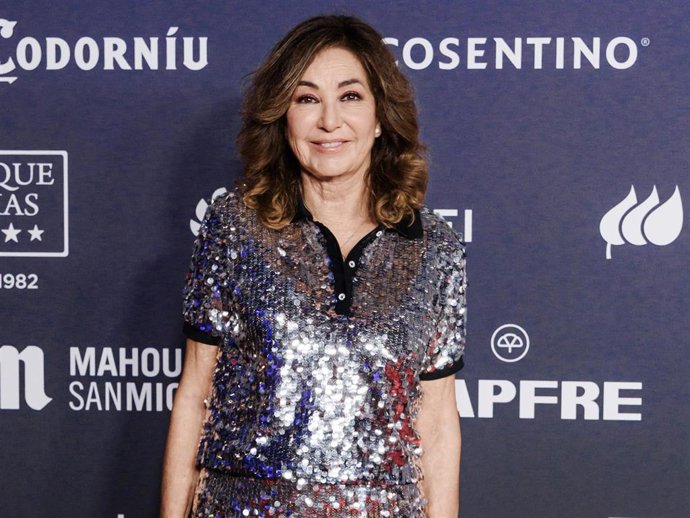 La presentadora Ana Rosa Quintana posa durante la celebración del X aniversario de El Español