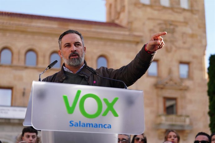 O presidente do VOX, Santiago Abascal, faz um comício na Plaza de Los Bandos, em 22 de novembro de 2025, em Salamanca, Castilla León (Espanha). O VOX perdeu seu grupo municipal na Câmara Municipal de Salamanca em fevereiro de 2025 devido a uma crise inter
