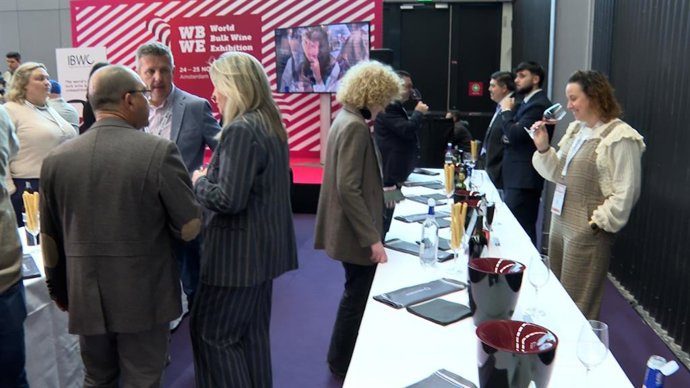 Bodegas San Dionisio, De Fuente Álamo (Albacete), Y Bodega Latúe-San Isidro, De Villanueva De Alcardete (Toledo)  Se Cuelgan Dos Medellas De Oro En La World Bulk Winw Exhibiton.