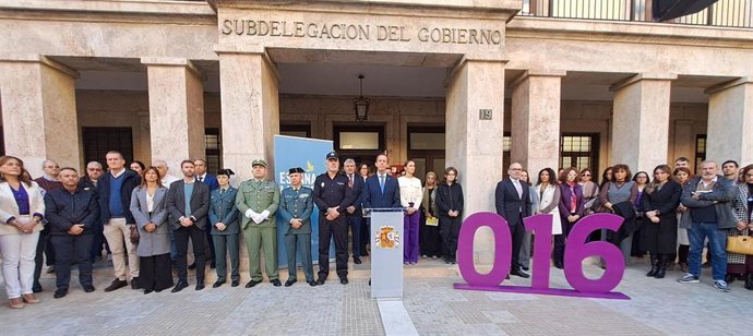 El subdelegado del Gobierno en Almería, José María Martín, preside el acto institucional del 25N.