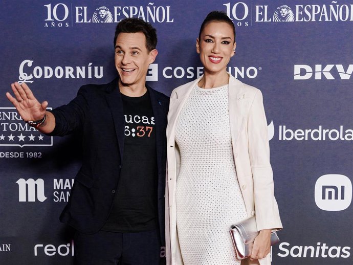 El presentador Christian Gálvez y la periodista Patricia Pardo posan durante la celebración del X aniversario de El Español