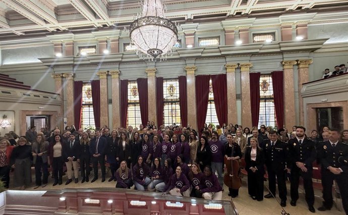 Archivo - Instántanea de autoridades del Ayuntamiento de Murcia y asistentes en la celebración del acto institucional por el Día Internacional de la eliminación de la violencia contra la Mujer