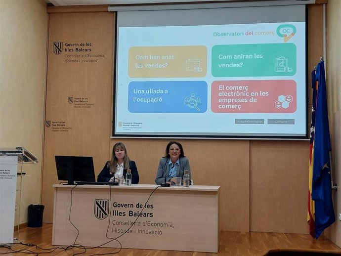 La directora general de Economía y Estadística, Catalina Barceló, y la directora general de Empresa, Autónomos y Comercio, Pedrona Seguí, presentan los datos actualizados del Observatorio del Comercio de las Baleares