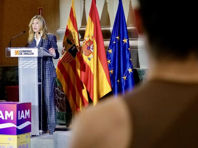 La vicepresidenta del Gobierno de Aragón, Mar Vaquero, durante su intervención en el acto del 25N, que se ha desarrollado en la Sala de la Corona del Edificio Pignatelli.