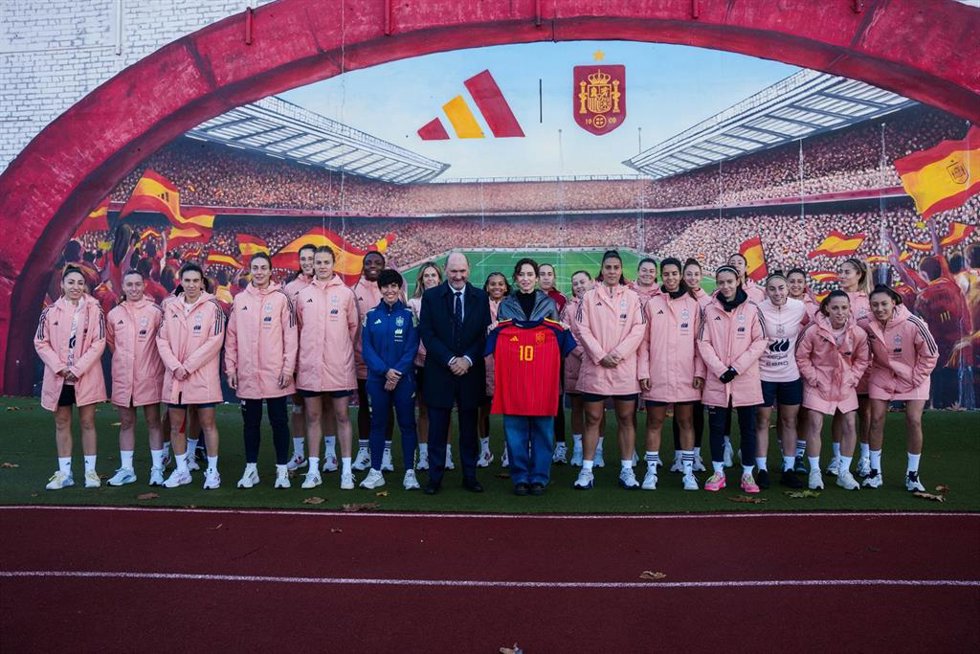 Foto de familia durante la presentación del partido entre España y Alemania del próximo 2 de diciembre