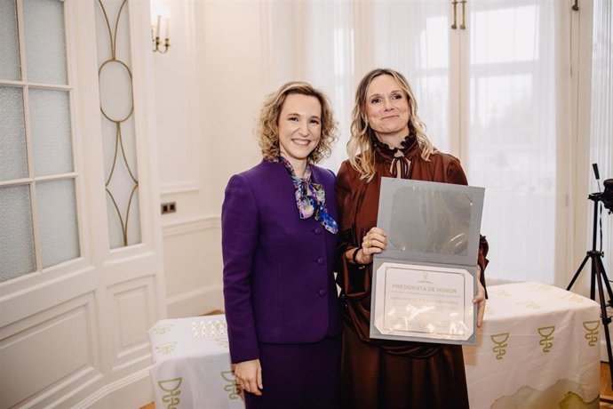 El Colegio de Farmacéuticos nombra a Rita de la Plaza presidenta de Honor: "Me llena de orgullo y de responsabilidad"