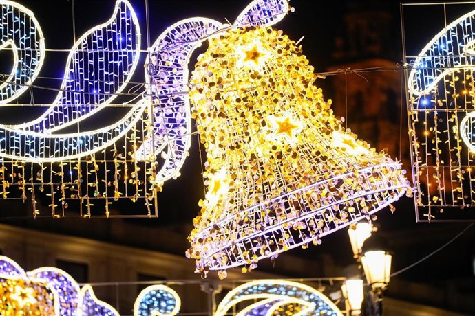 Archivo - Imágenes del alumbrado navideño, a 11 de diciembre de 2024 en Sevilla (Andalucía, España).