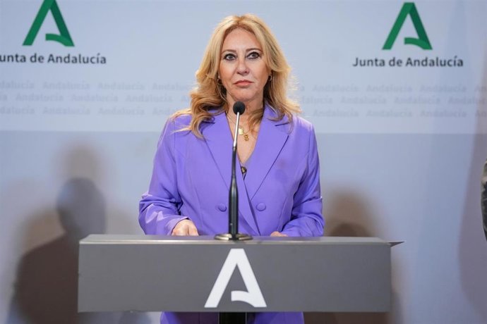 La consejera de Economía, Hacienda, Fondos Europeos y Diálogo Social y portavoz del Gobierno andaluz, Carolina España