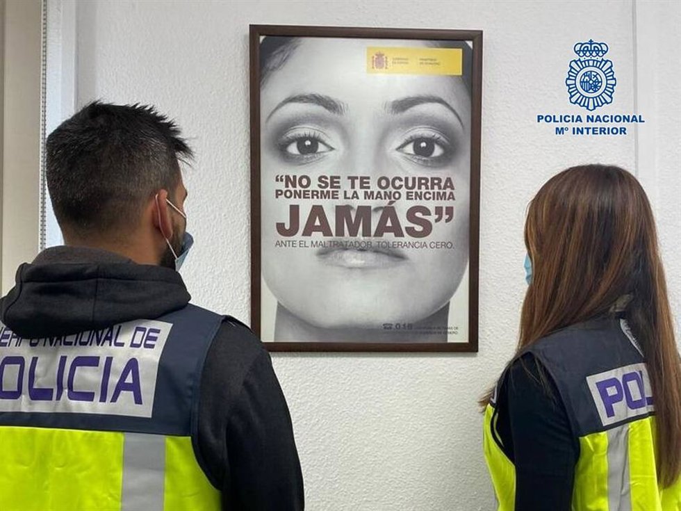 Archivo - Agentes de la UFAM de la Policía Nacional de Málaga.