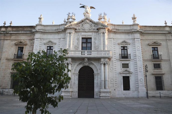Archivo - Fachada del edificio del Rectorado de la Universidad de Sevilla. A 1 de agosto de 2024, en Sevilla (Andalucía, España). 