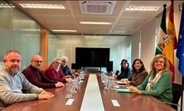 El secretario general ed UGT FICA Andalucía, José Manuel Rodríguez Saucedo, junto a la consejera de Empleo, Empresa y Trabajo Autónomo, Rocío Blanco.