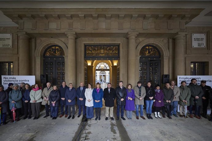 Concentración 25N en el Palacio de Navarra.