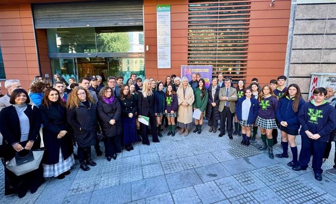 La delegada de la Junta en Cádiz, Mercedes Colombo, preside el acto de lectura de manifiesta por el Día Internacional de la Eliminación de la Violencia contra las Mujeres.