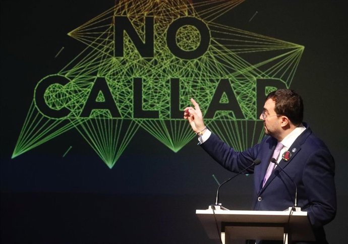 El presidente del Principado de Asturias, Adrián Barbón, interviene en el acto institucional del Día Internacional de la Eliminación de la Violencia contra las Mujeres en Grado.