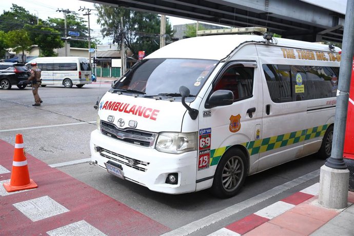 Archivo - Una ambulancia tras un tiroteo en la capital de Tailandia, Bangkok (archivo)