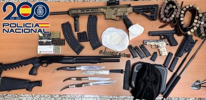 Material intervenido en los registros simultáneos practicados en El Ejido (Almería).