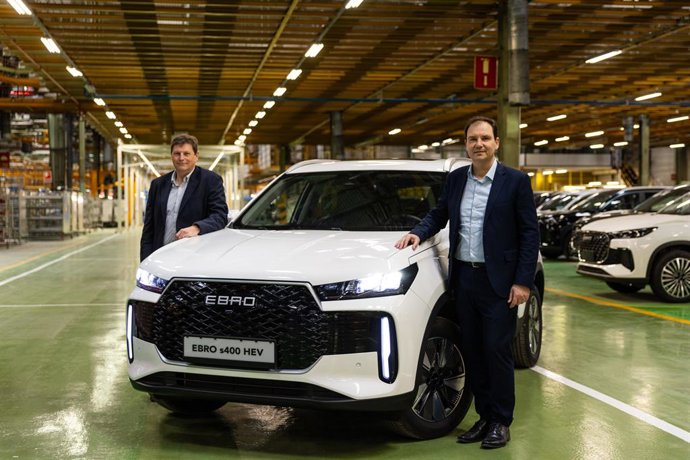 Archivo - El ceo de Ebro Motors, Pedro Calef, y el presidente de Ebro EV Motors, Rafael Ruiz.