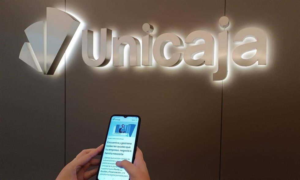 Unicaja y Minsait ofrecen a empresas y autónomos un servicio de búsqueda y gestión de ayudas públicas en 'solucionaT'.