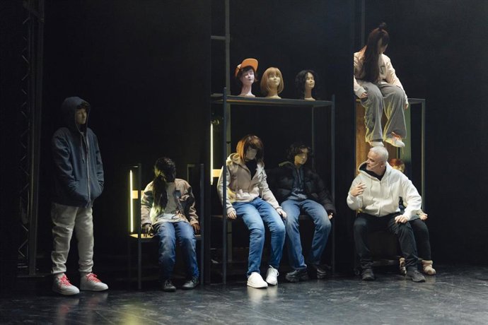 Archivo - Representación de 'Adolescència infinita'