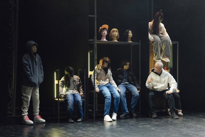 Archivo - Representación de 'Adolescència infinita'