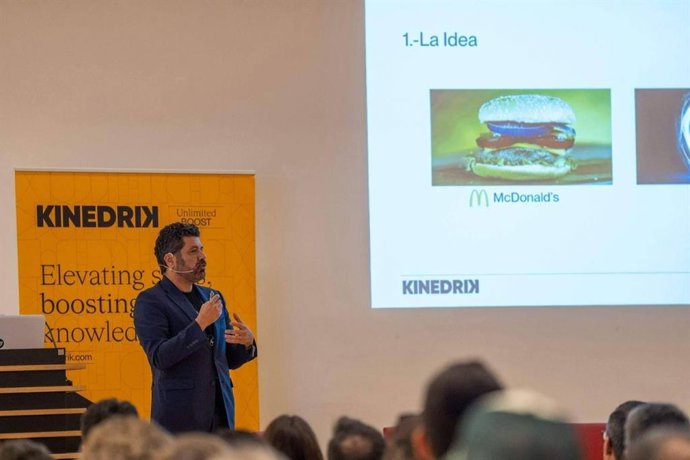 KINEDRIK impulsa la reflexión sobre el papel del talento humano en la era de IA evento Unlimited Boost