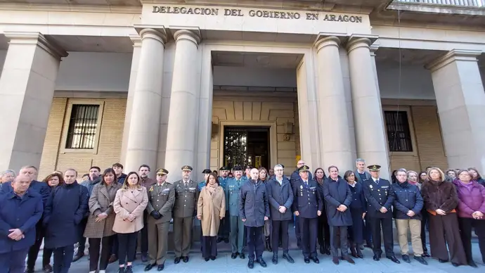 Minuto de silencio en la Delegación del Gobierno en Aragón