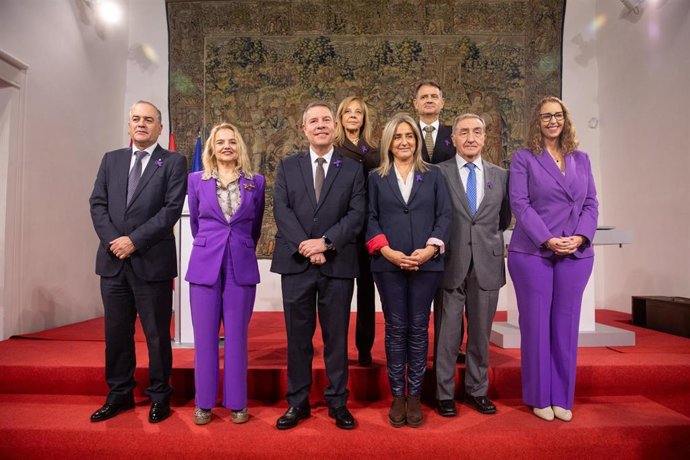 El jefe del Gobierno regional, Emiliano García-Page, preside, en Toledo, la firma del Acuerdo de Coordinación Institucional y Aplicación de los Protocolos para la Prevención de la Violencia de Género y Atención a las Mujeres de Castilla-La Mancha