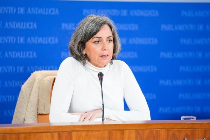 Archivo - La parlamentaria del Grupo Mixto-Adelante Andalucía, Begoña Iza, en una foto de archivo.