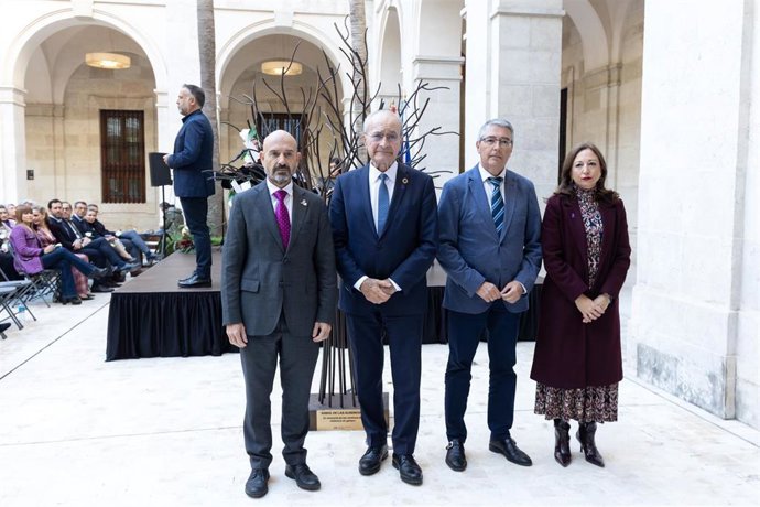 El subdelegado del Gobierno en Málaga, Javier Salas; el alcalde de Málaga, Francisco de la Torre; el presidente de la Diputación de Málaga y alcalde de Rincón de la Victoria, Francisco Salado; y la delegada del Gobierno andaluz en Málaga, Patricia Navarro