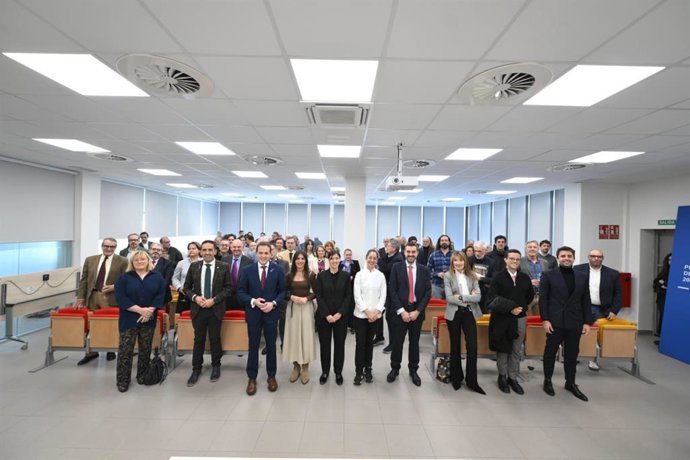 Conrado Íscar con los empresarios madrileños que han asistido al encuentro para presenta la Milla de Oro de la provincia.