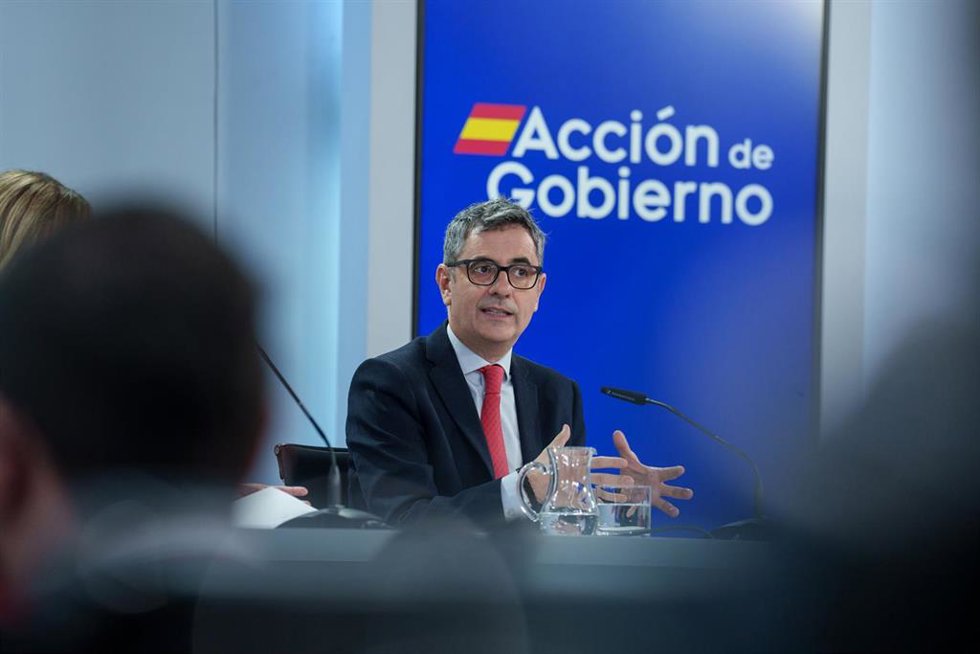 El ministro de Presidencia, Justicia y Relaciones con las Cortes , Félix Bolaños, durante la rueda de prensa tras el Consejo de Ministros, en el Palacio de La Moncloa, a 25 de noviembre de 2025, en Madrid (España).
